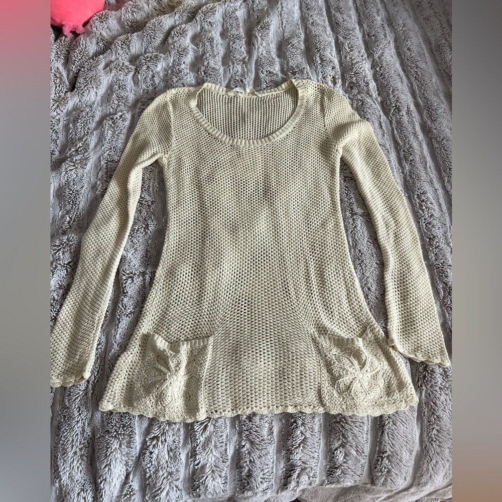 EUC Athleta cream crochet long sleeve top size Medium